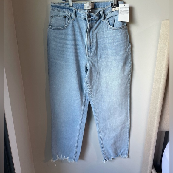 Abercrombie New Jeans - Picture 2 of 3